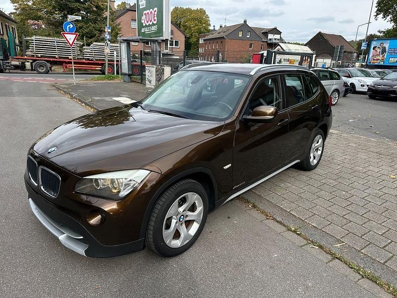 Braun Gebraucht 2010 BMW X1 SUV | 7.999 € (Fairer Preis) - Bild 1/4