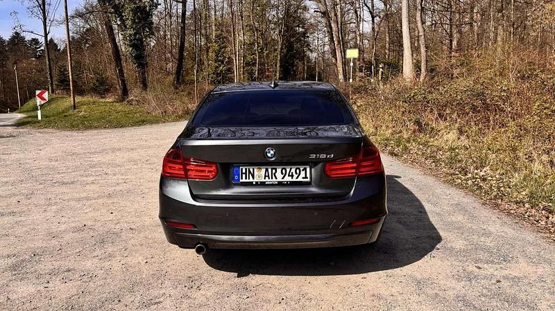 Gebraucht BMW 318 143 PS (105 kW) 2013 Grau Limousine