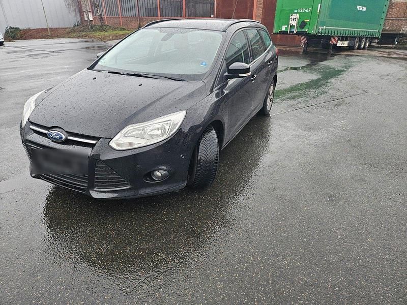 Gebraucht Ford Focus 125 PS (91 kW) 2013 Schwarz Kombi