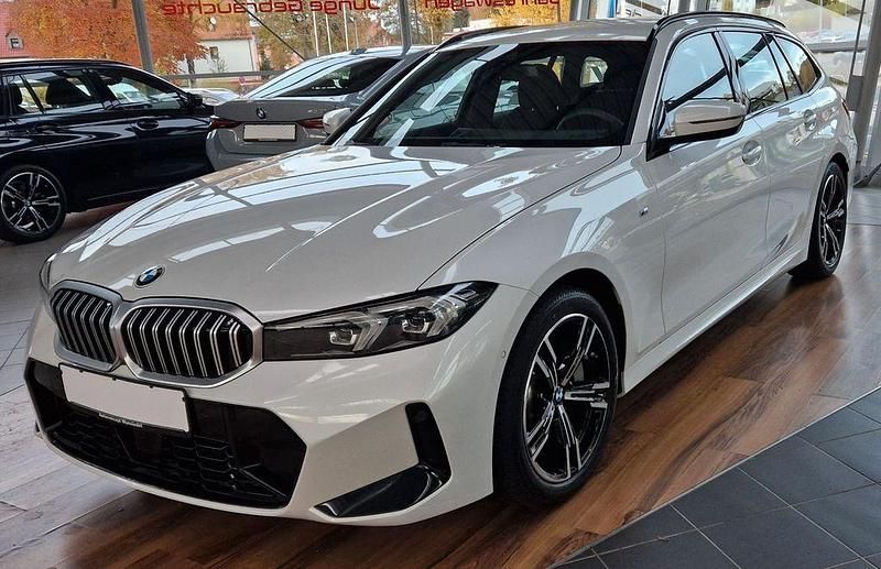 Weiß Gebraucht 2024 BMW 330 M Sport Limousine | 37.498 € - Bild 1/4