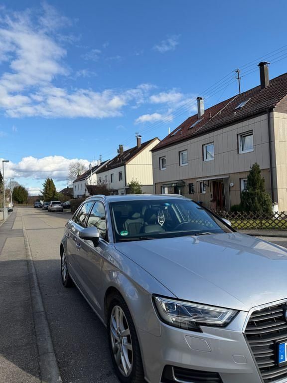 Gebraucht Audi A3 Sport 150 PS (110 kW) 2018 Grau Limousine