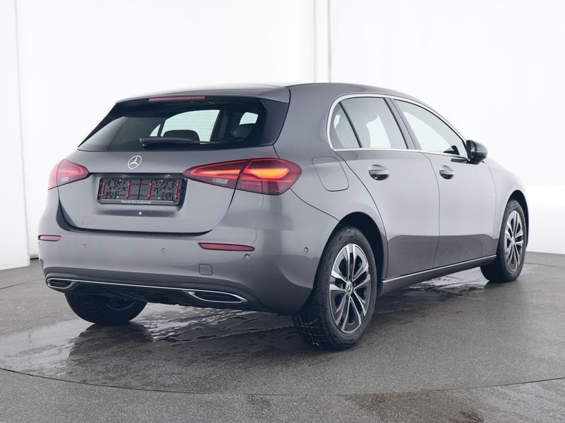 Gebraucht Mercedes A250 Progressive 163 PS (119 kW) 2024 Grau metalliclack mountaingrau Limousine