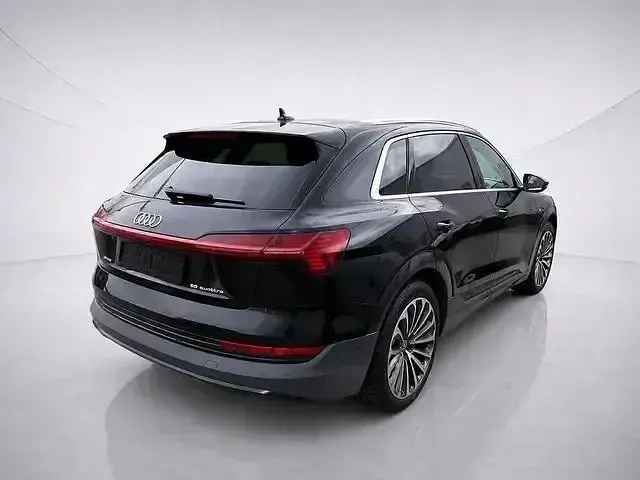 Gebraucht Audi e-tron S-Line 300 kW (408 PS) 2021 Schwarz SUV