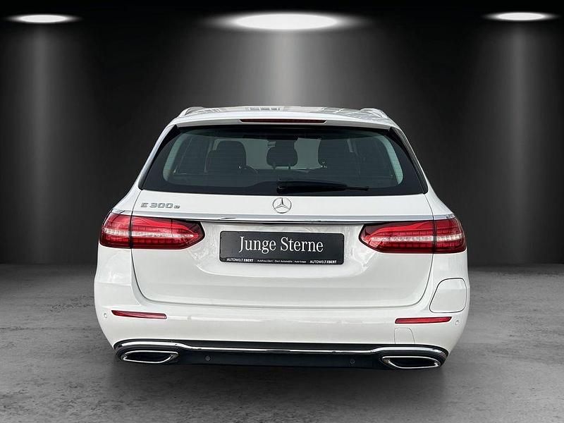 Gebraucht Mercedes E300 211 PS (155 kW) 2022 Weiß Limousine