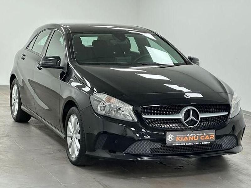 Gebraucht Mercedes A180 122 PS (89 kW) 2017 Schwarz Limousine