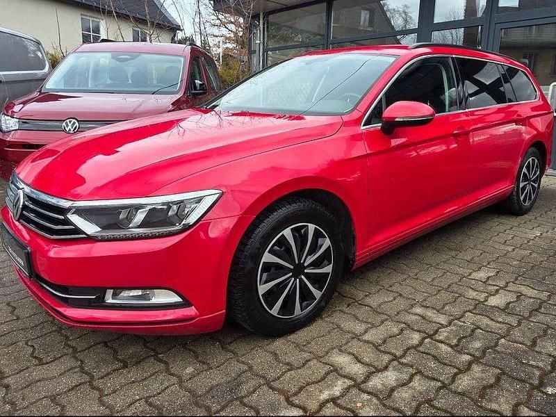Gebraucht VW Passat Comfortline 120 PS (88 kW) 2015 Rot Kombi