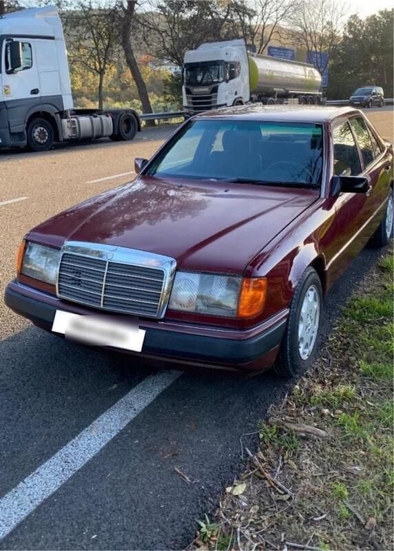 Rot Gebraucht 1991 Mercedes E300 Limousine | 7.777 € - Bild 1/4