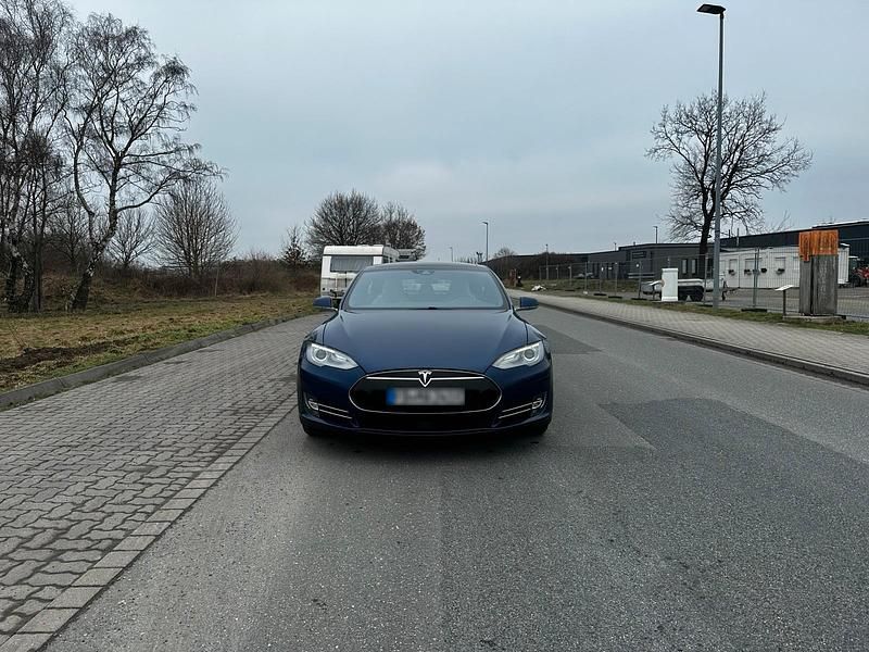 Second-hand Tesla Model S 309 kW (421 CP) 2016 Albastru Hatchback