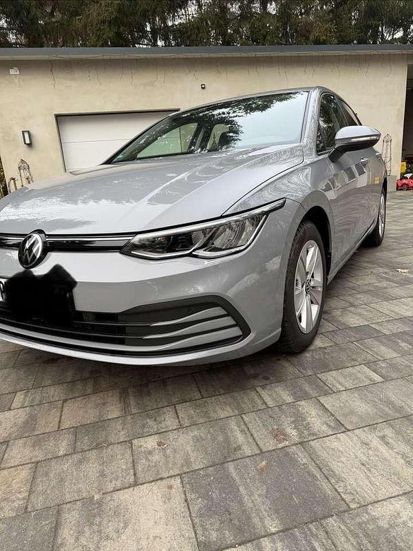 Grau Gebraucht 2024 VW Golf VIII Life Kleinwagen | 22.222 € (Guter Preis) - Bild 1/4