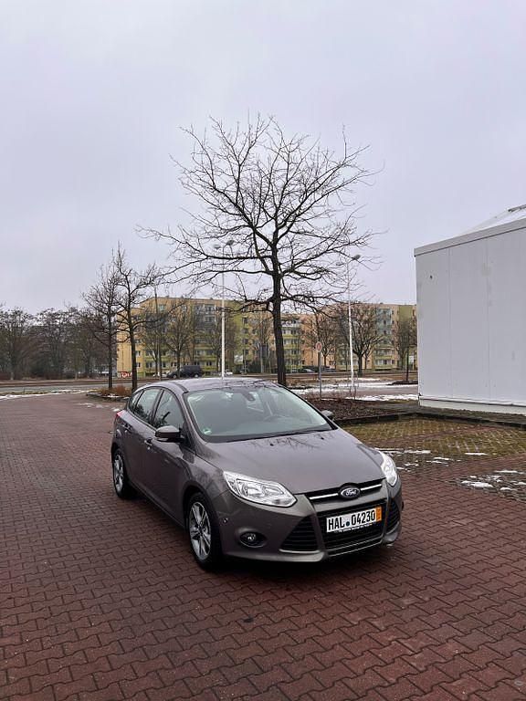 Gebraucht Ford Focus Trend 101 PS (74 kW) 2014 Braun Limousine