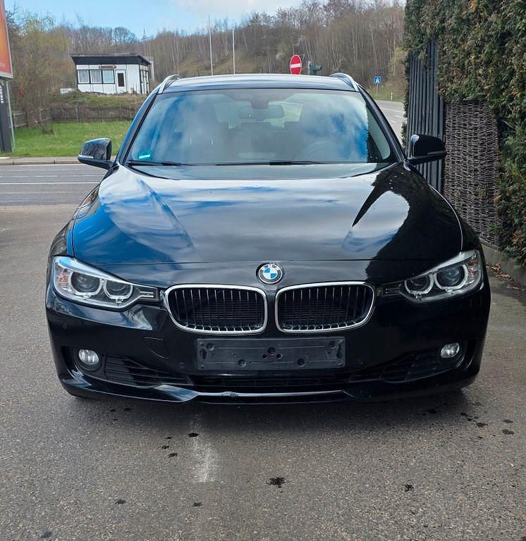 Gebraucht BMW 320 Performance 184 PS (135 kW) 2013 Schwarz Kombi