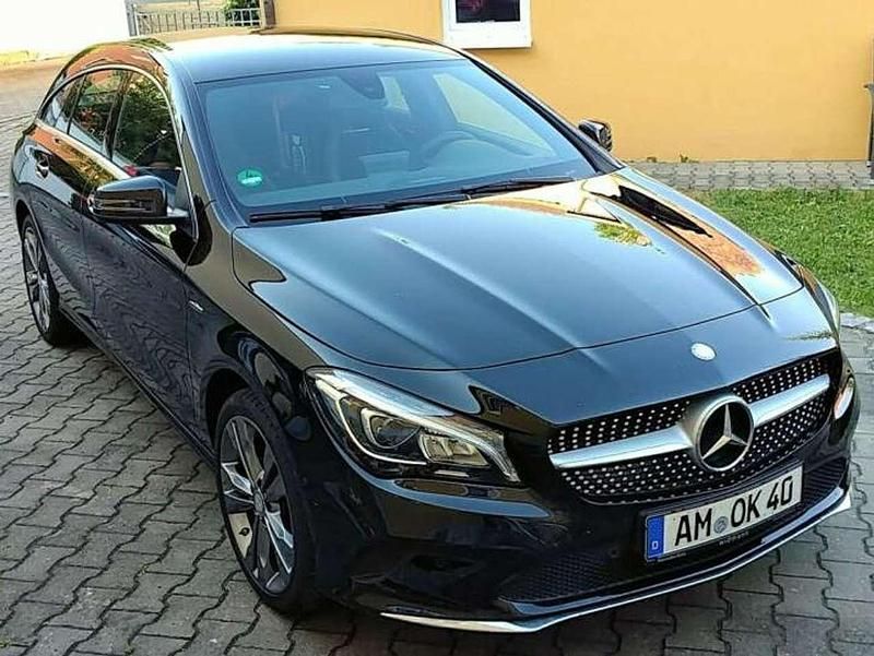 Gebraucht Mercedes CLA180 Shooting Brake 122 PS (89 kW) 2016 Schwarz Kombi