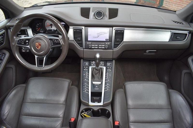 Gebraucht Porsche Macan Sport 258 PS (189 kW) 2018 Grau SUV