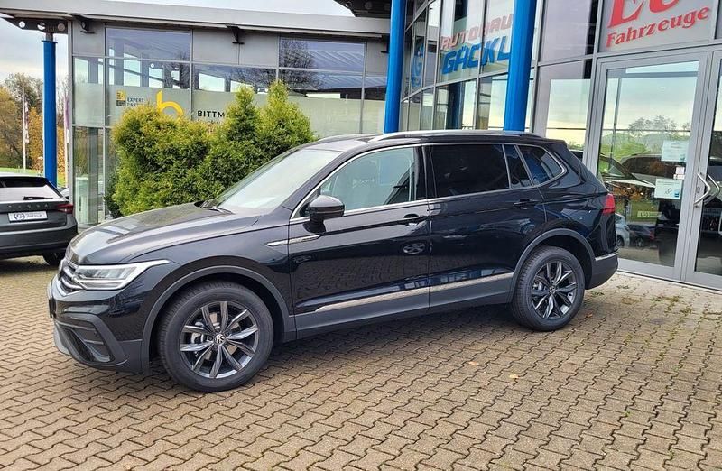 Schwarz Neu 2024 VW Tiguan Allspace Life SUV | 36.990 € (Superpreis) - Bild 1/4