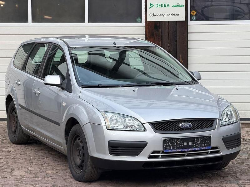 Usado Ford Focus Fun X 109 CV (80 kW) 2007 Plateado Berlina