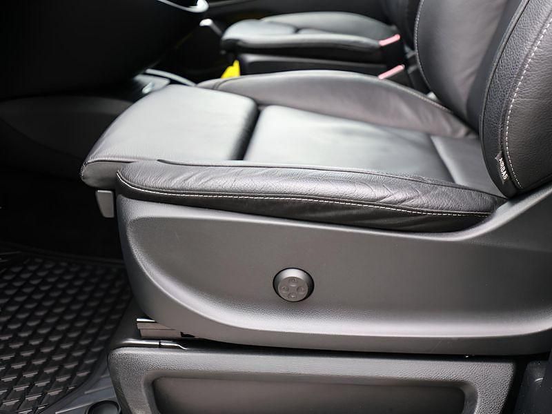 Gebraucht Mercedes V300 237 PS (174 kW) 2022 Weiß Van / Kleinbus