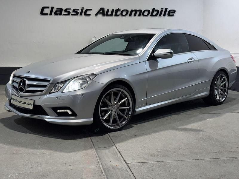 Silber Gebraucht 2011 Mercedes E350 AMG line Coupé | 8.900 € (Superpreis) - Bild 1/4