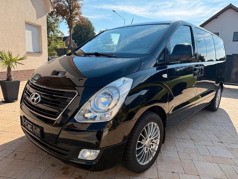 Gebraucht Hyundai H-1 170 PS (125 kW) 2015 Schwarz Van / Kleinbus