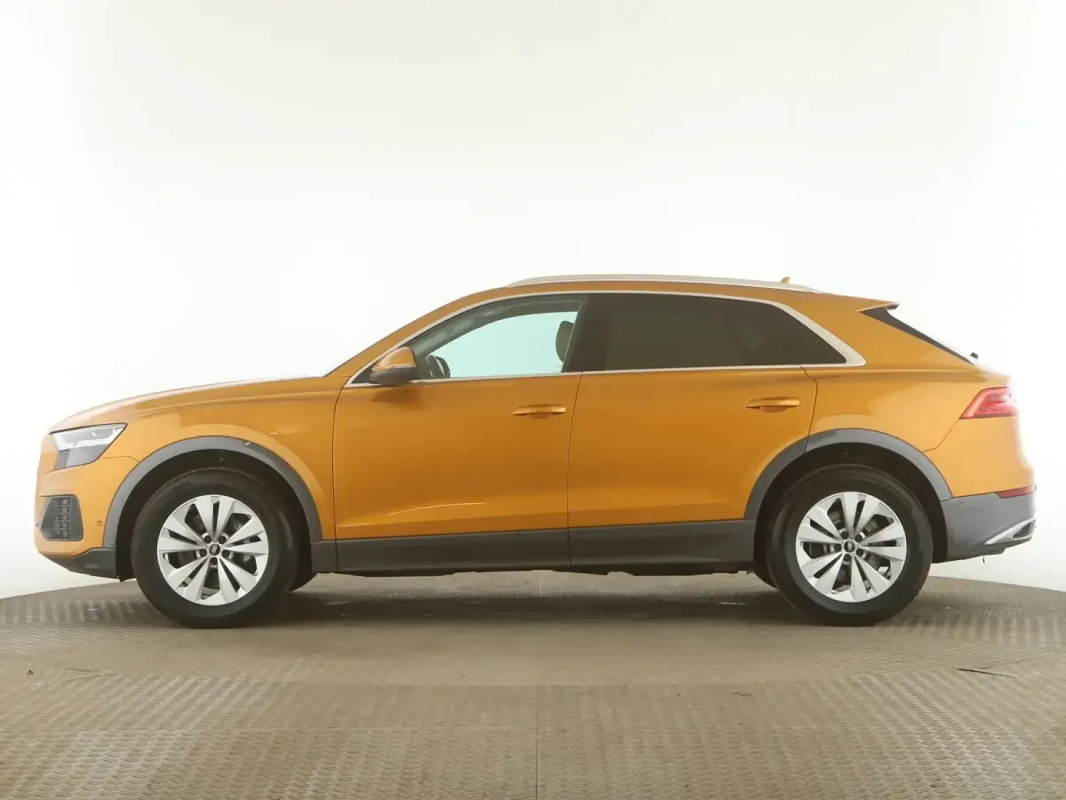 Gebraucht Audi Q8 Ambiente 286 PS (210 kW) 2023 Drachenorange metallic SUV