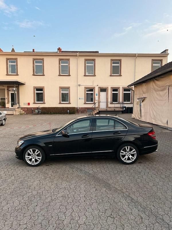 Gebraucht Mercedes C200 184 PS (135 kW) 2011 Schwarz Limousine