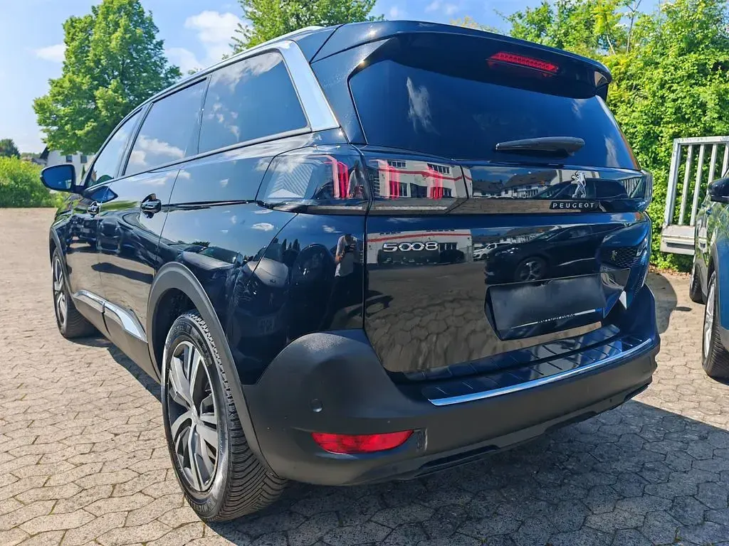 Gebraucht Peugeot 5008 Allure 131 PS (96 kW) 2023 Schwarz SUV