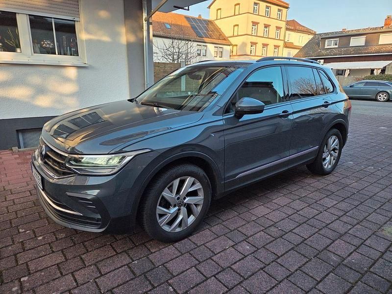Gebraucht VW Tiguan Life 150 PS (110 kW) 2022 Grau SUV