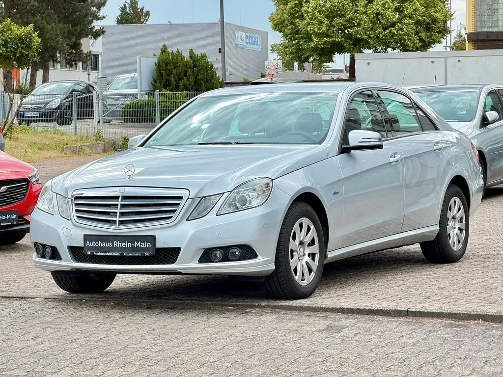 Gebraucht Mercedes E250 204 PS (150 kW) 2009 Silber Limousine