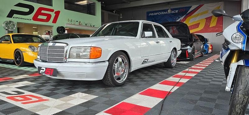 Weiß Gebraucht 1986 Mercedes 420 Limousine | 13.799 € - Bild 1/4