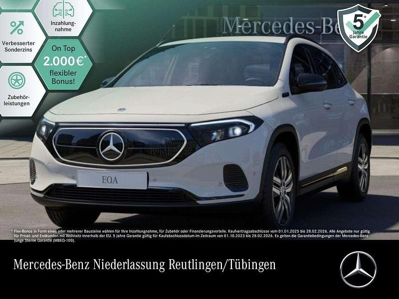 Weiß Gebraucht 2022 Mercedes EQA250 Advanced Plus SUV | 30.990 € (Fairer Preis) - Bild 1/3