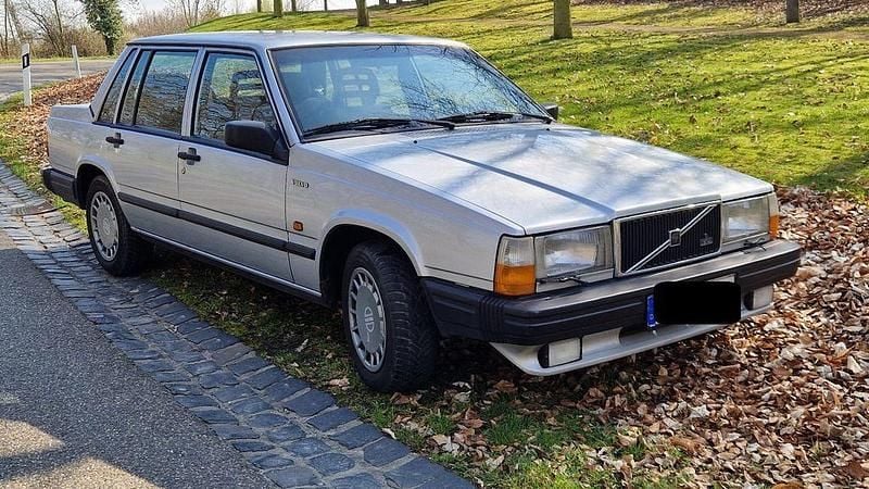 Second-hand Volvo 740 113 CP (83 kW) 1990 Berlinǎ