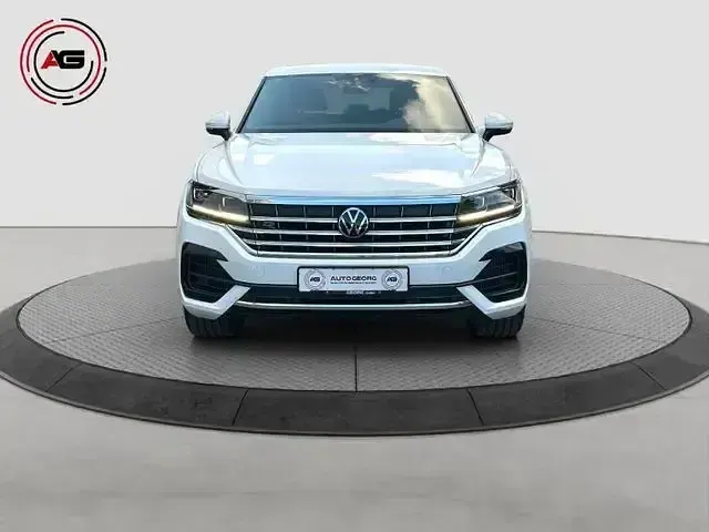 Second-hand VW Touareg R-line 340 CP (250 kW) 2022 Alb SUV