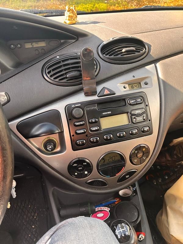 Gebraucht Ford Focus 101 PS (74 kW) 2003 Silber Kleinwagen