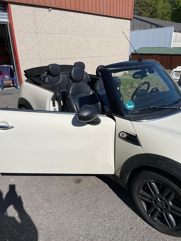 Second-hand Mini Cooper Cabriolet 2012 Alb Cabrio