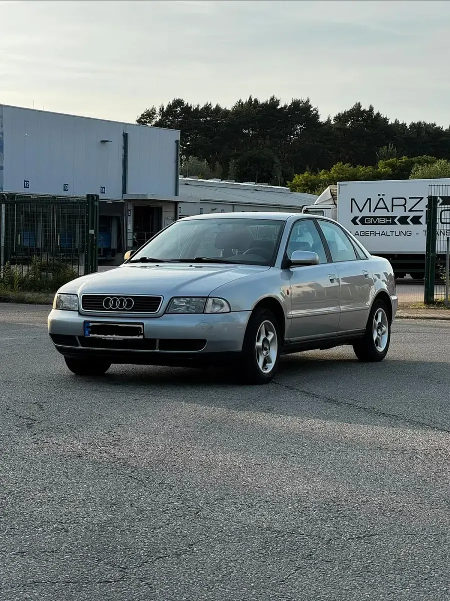 Gebraucht Audi A4 101 PS (74 kW) 1998 Silber Limousine