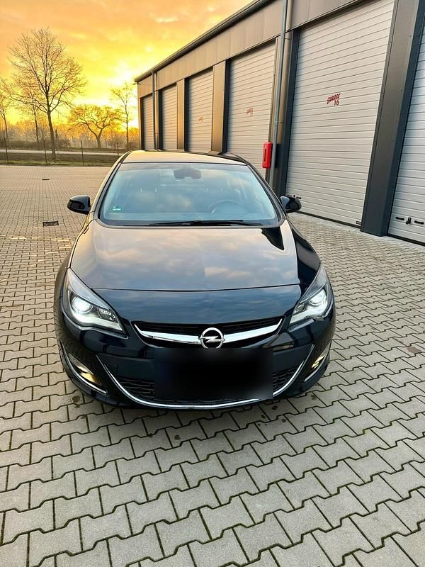 Gebraucht Opel Astra 110 PS (80 kW) 2013 Schwarz Limousine