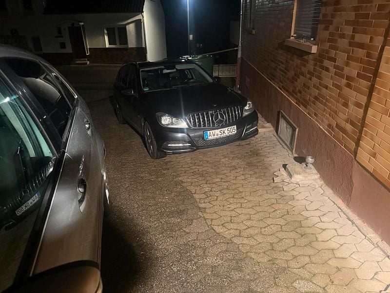 Grün Gebraucht 2012 Mercedes C250 Kombi | 5.900 € (Fairer Preis) - Bild 1/4