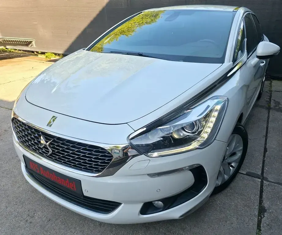 Gebraucht Citroën DS5 120 PS (88 kW) 2015 Weiß Kleinwagen