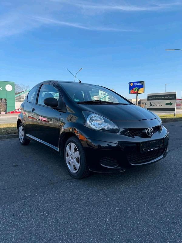 Gebraucht Toyota Aygo 68 PS (50 kW) 2009 Schwarz Kleinwagen