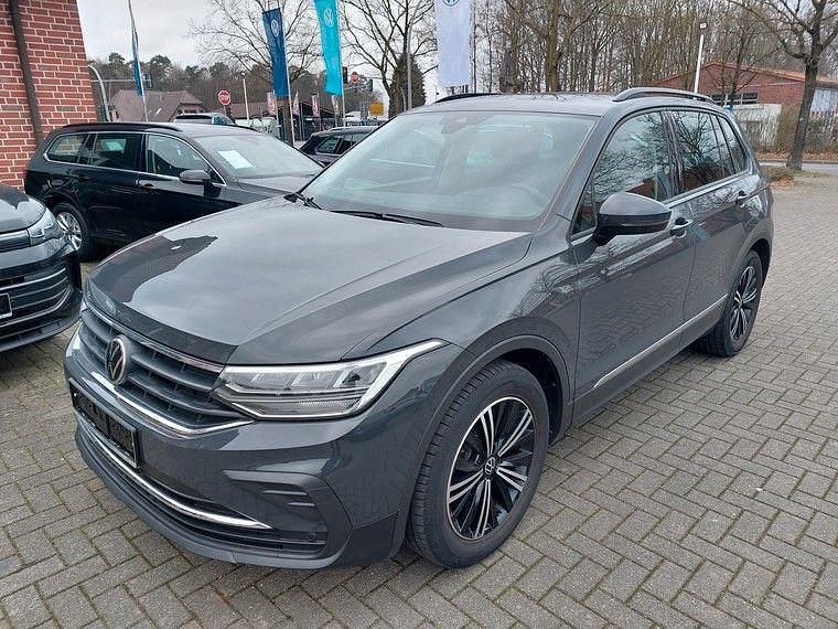 Grau Gebraucht 2021 VW Tiguan Life SUV | 24.490 € (Fairer Preis) - Bild 1/4
