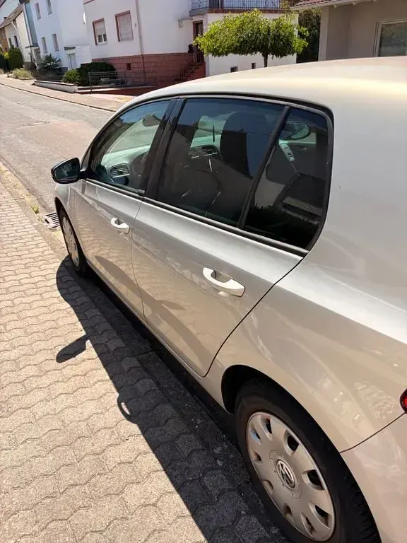 Gebraucht VW Golf VII Trendline 105 PS (77 kW) 2012 Silber Limousine