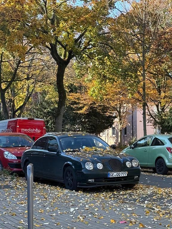 Grün Gebraucht 2002 Jaguar S-Type Executive Limousine | 2.050 € - Bild 1/4