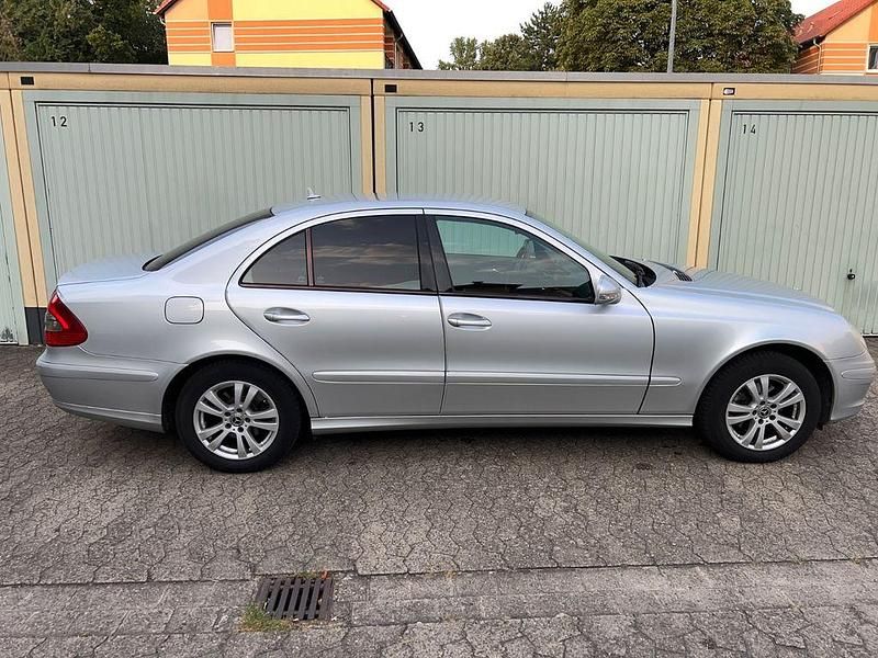 Gebraucht Mercedes E200 Classic 184 PS (135 kW) 2008 Grau Limousine