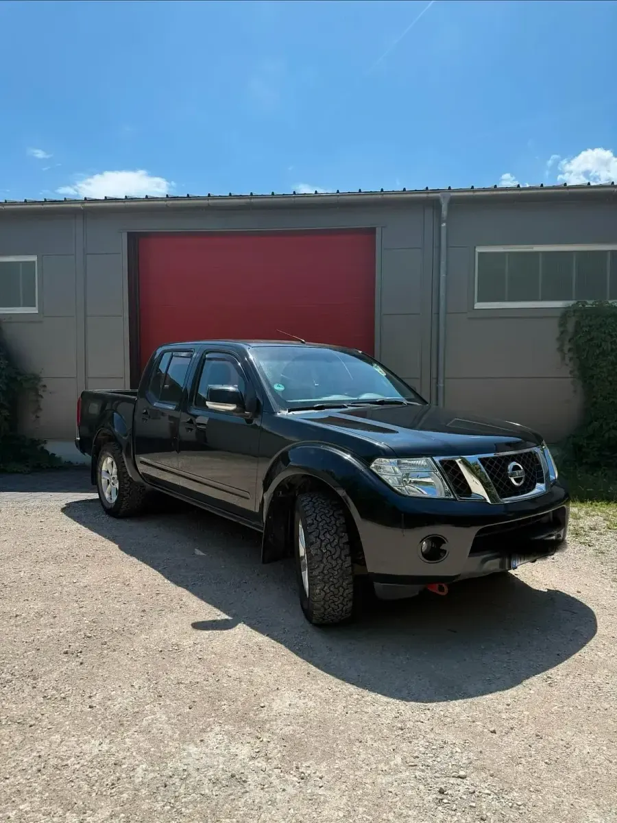 Gebraucht Nissan Navara 190 PS (139 kW) 2013 Schwarz Pickup
