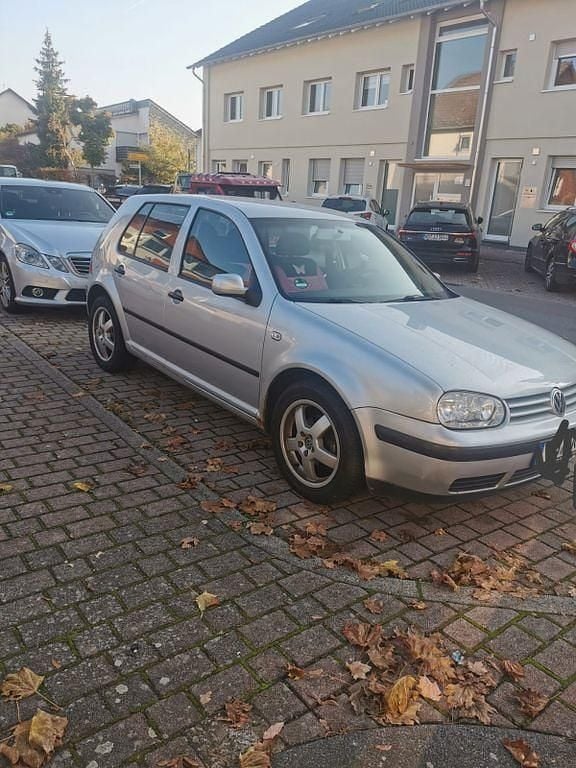 Silber Gebraucht 2000 VW Golf IV Highline Limousine | 2.500 € (Fairer Preis) - Bild 1/4