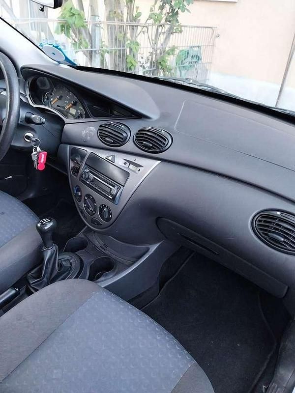 Silber Gebraucht 2004 Ford Focus Viva Limousine | 1.790 € (Etwas zu teuer) - Bild 1/4