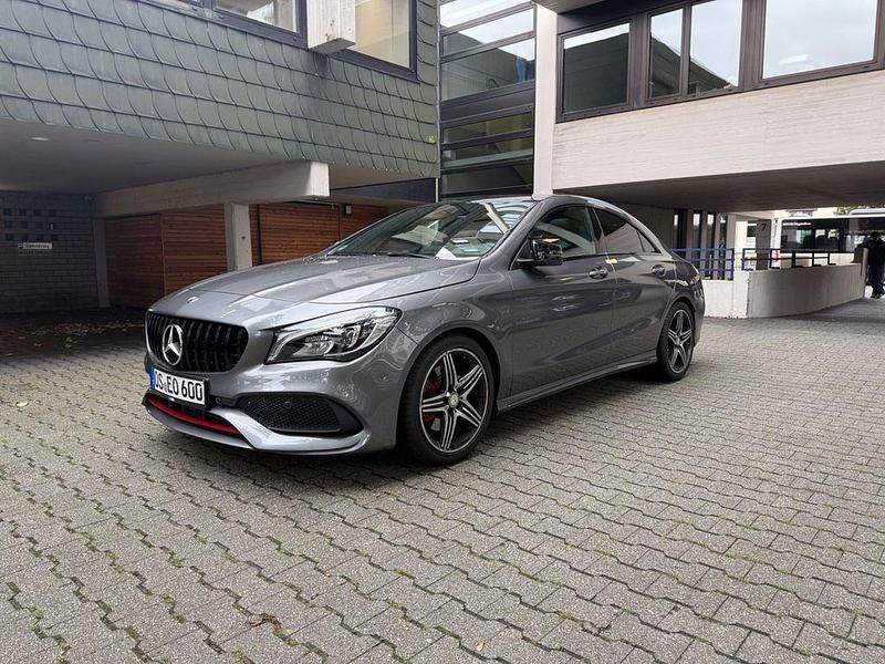 Grau Gebraucht 2016 Mercedes CLA250 AMG line Limousine | 22.950 € (Fairer Preis) - Bild 1/4