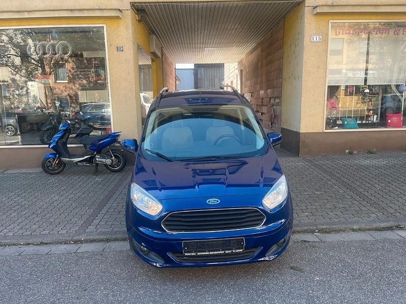 Gebraucht Ford Tourneo Courier Titanium 95 PS (69 kW) 2018 Blau Van / Kleinbus