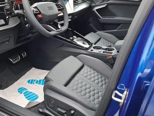 Gebraucht Audi RS3 Sportback Comfort 400 PS (294 kW) 2026 Sepangblau, perleffekt Kleinwagen