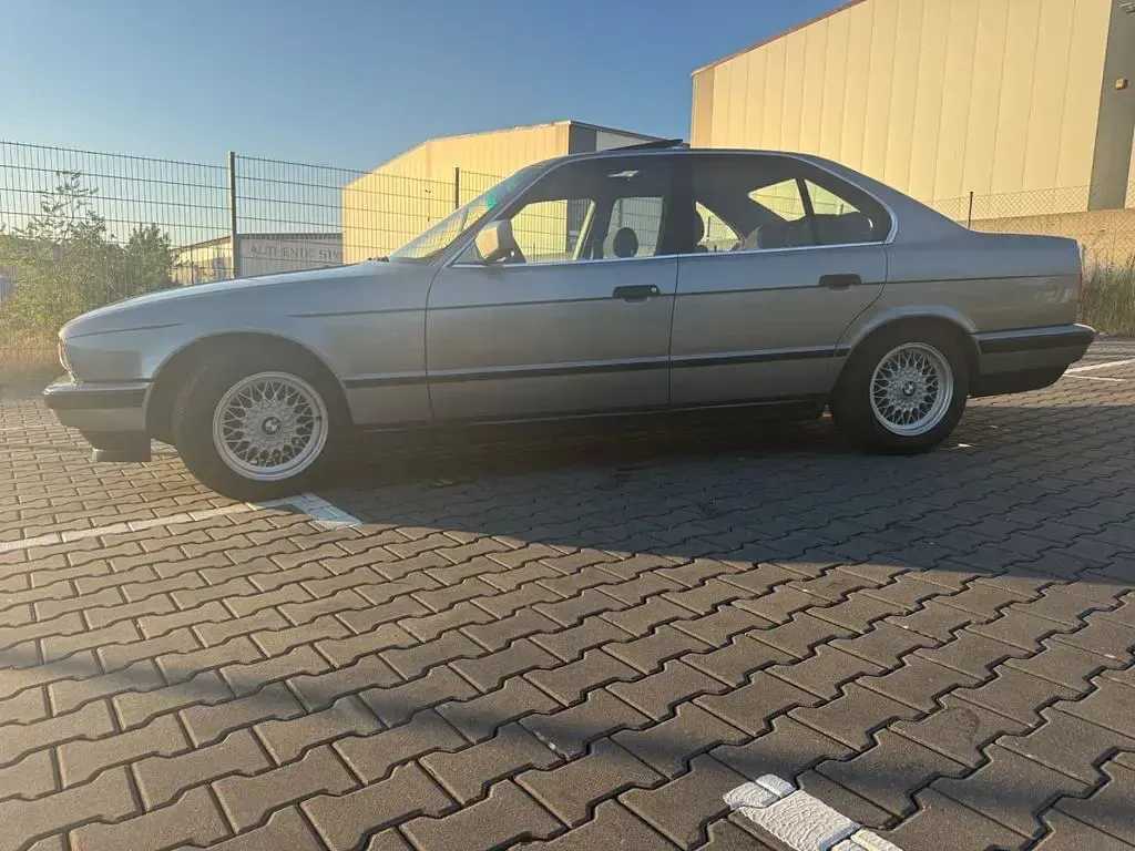 Gebraucht BMW 525 Performance 170 PS (125 kW) 1988 Silber Limousine