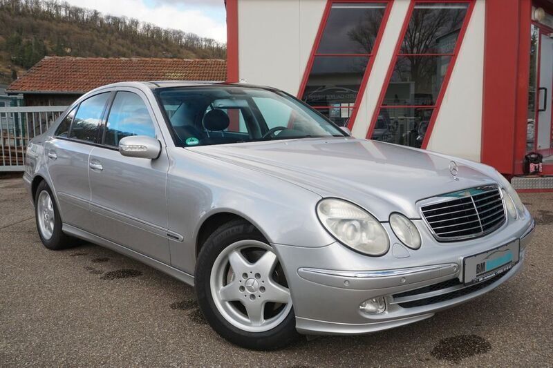 Silber Gebraucht 2003 Mercedes E320 Avantgarde Limousine | 4.750 € (Fairer Preis) - Bild 1/4